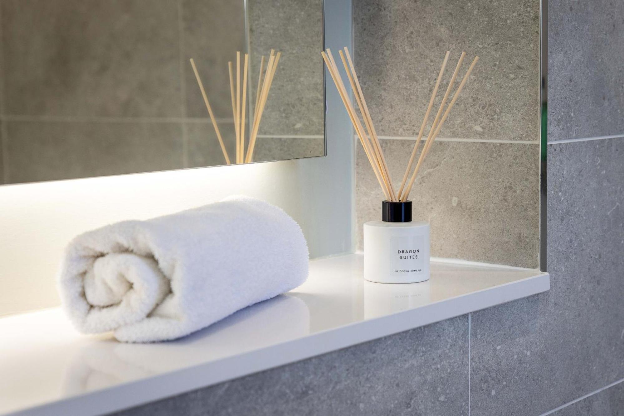 Dragon Suites - Alina Suite - 1 Bed City Centre Luxury Apartment Edimburgo Esterno foto